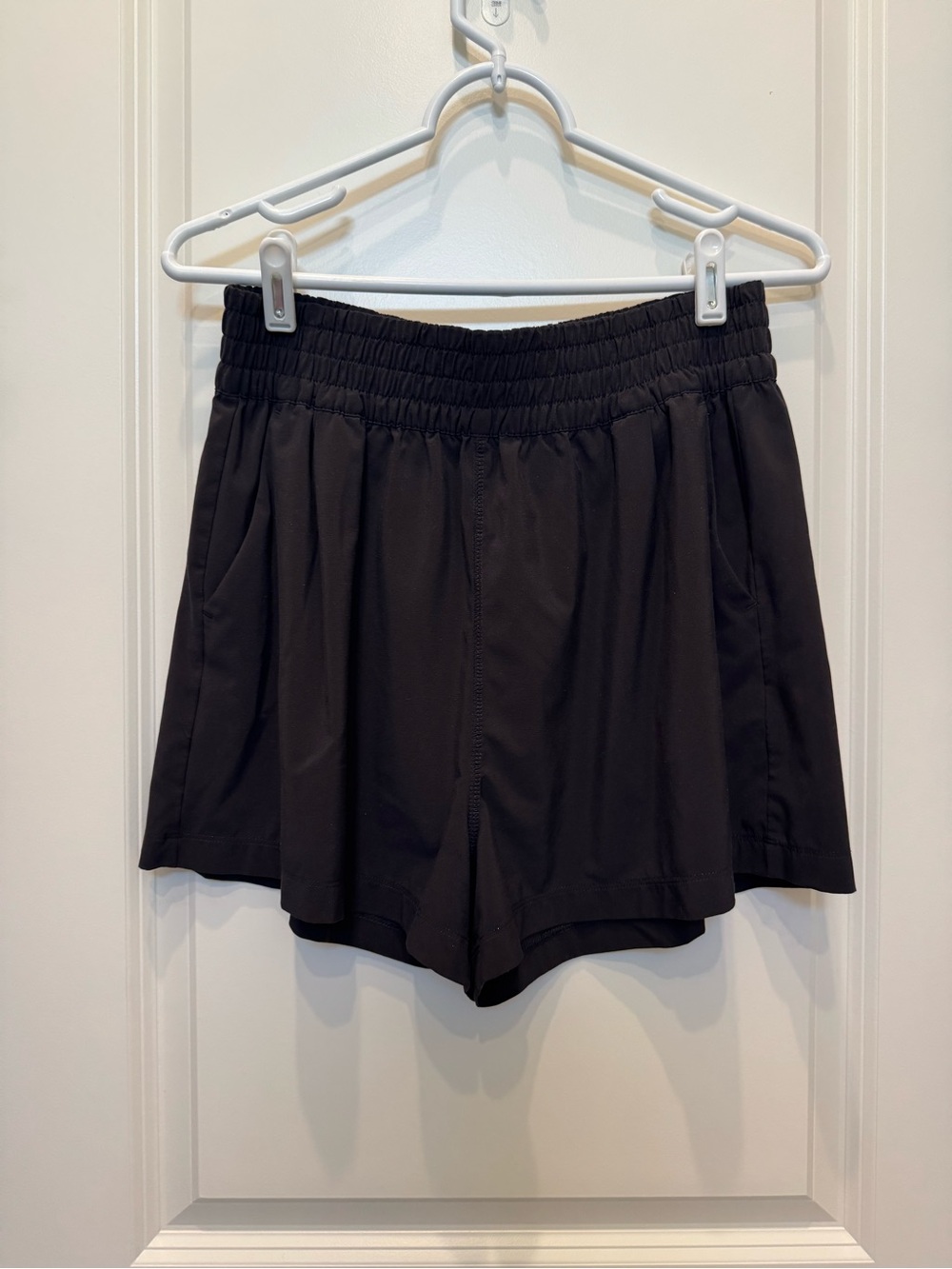 Vuori Villa Shorts in Black